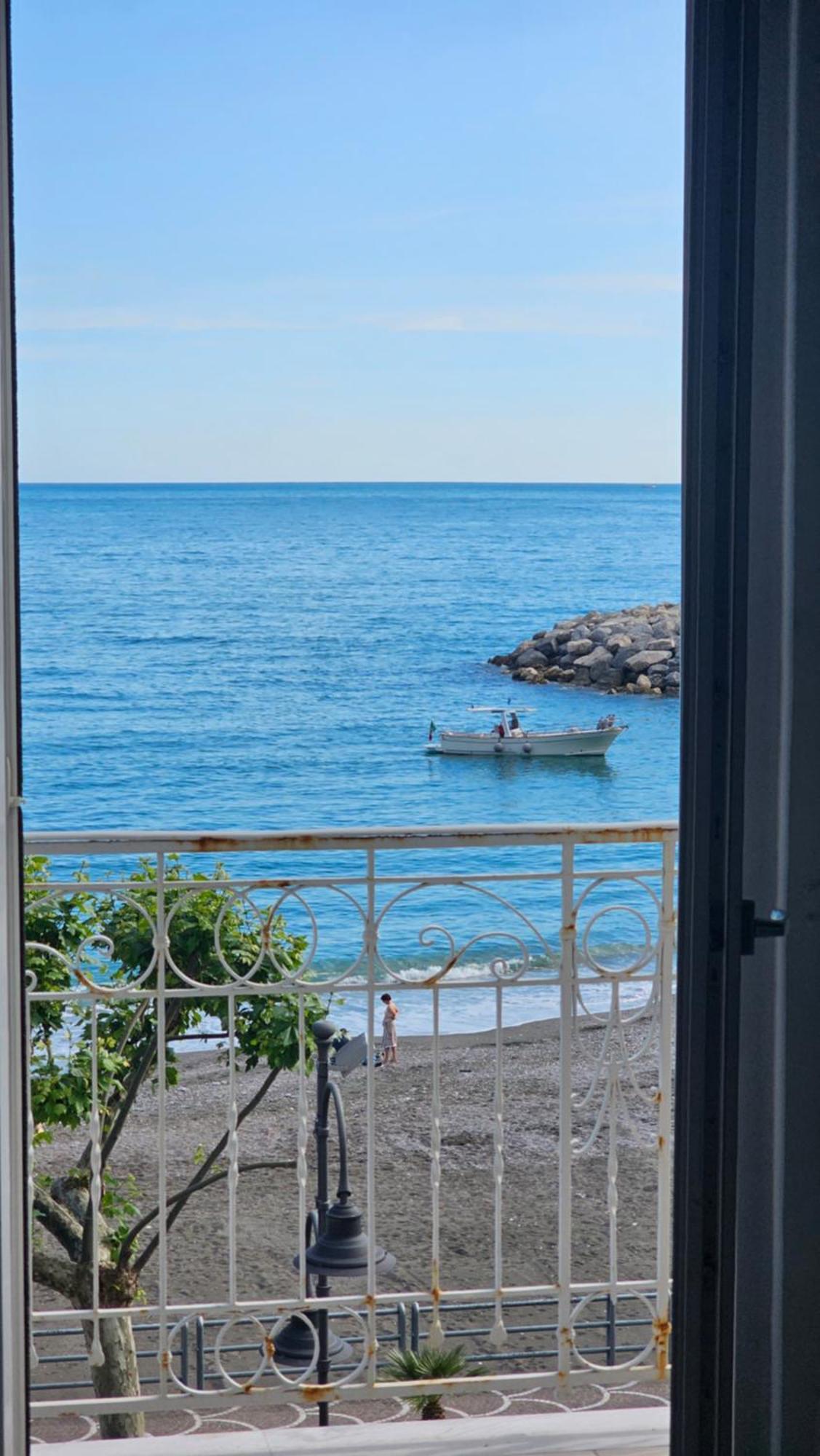 Galene - Beachfront In Costa D'Amalfi マイオーリ エクステリア 写真